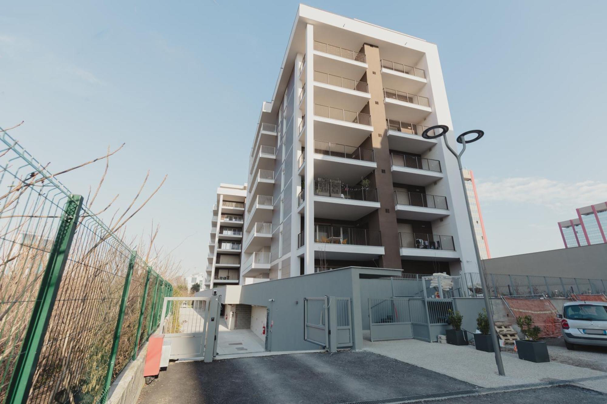 Gohost - Modern And Bright With Terrace And Balcony Appartamento